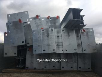 Горячее цинкование стальных стоек и опор